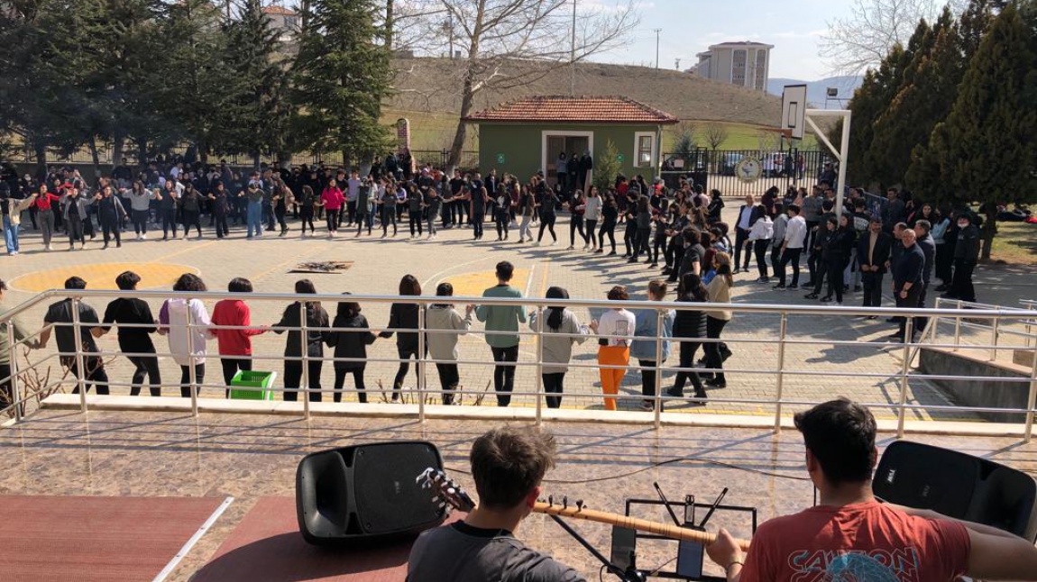  Okulumuzda 21 Mart Nevruz ve Türk Toplulukları Haftası nedeniyle bir kutlama programı düzenlendi. 